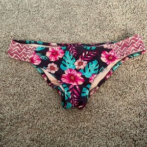 Shade and Shore ruched tropical floral bikini bottom.